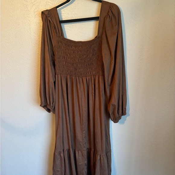 Beautiful Dress - Picture 3 of 3